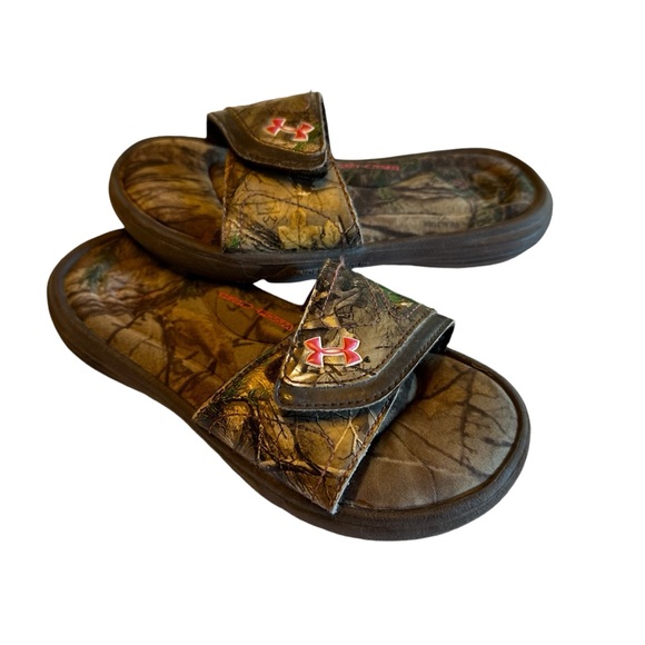 Girls Under Armour shoes | Slides | Camo with Pink Girls size 1 - Picture 1 of 9